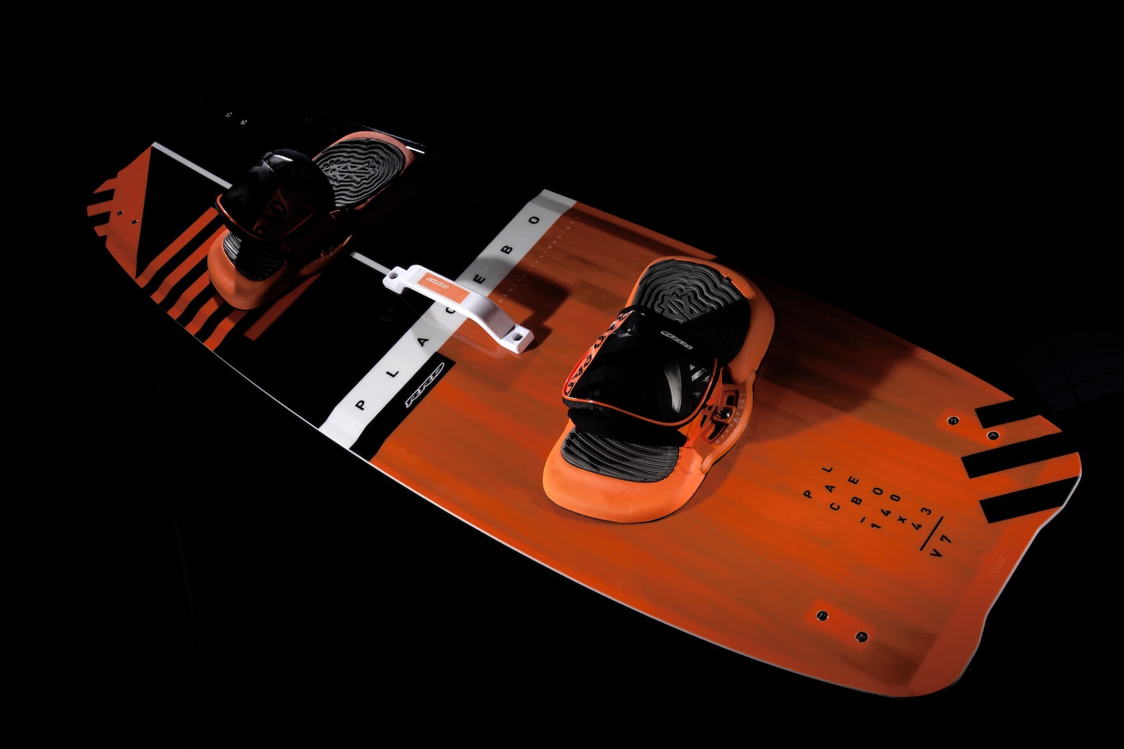 v7 placebo predni strana windsurfing karlin rrd